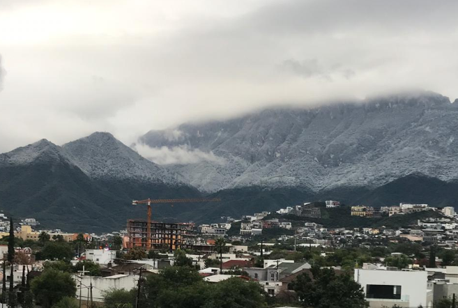 Monterrey registra helada, en Chipinque cae la primera nevada