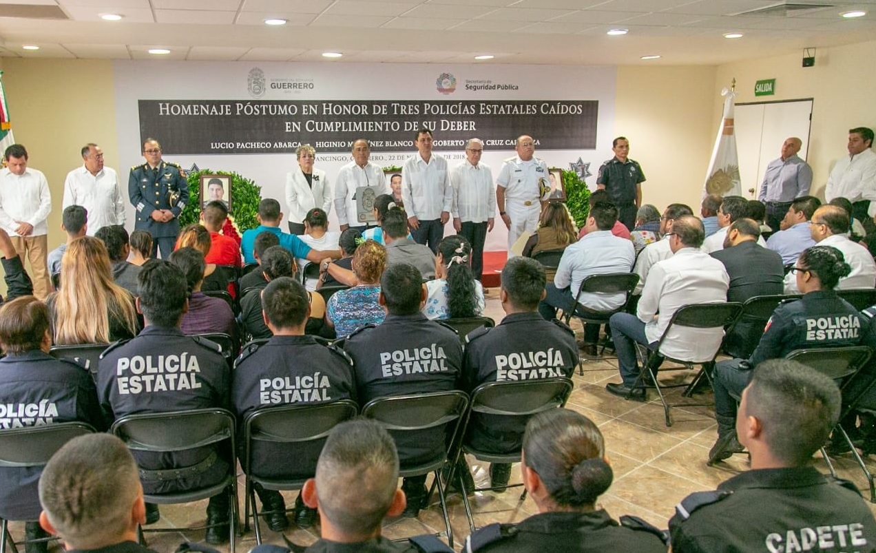 Realizan homenaje a policías asesinados en Taxco, Guerrero