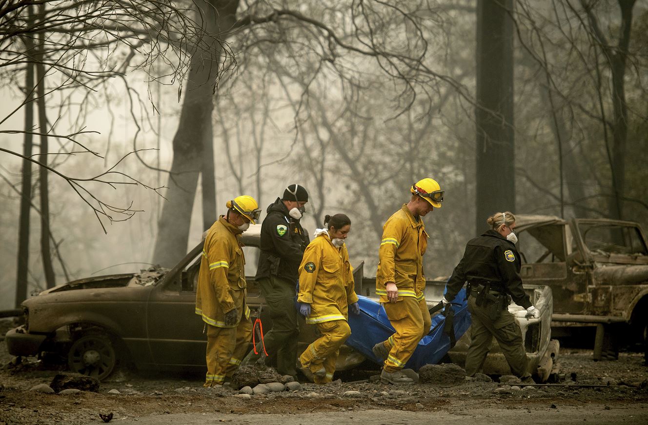 Suman 56 muertos y 130 desaparecidos por incendios en California