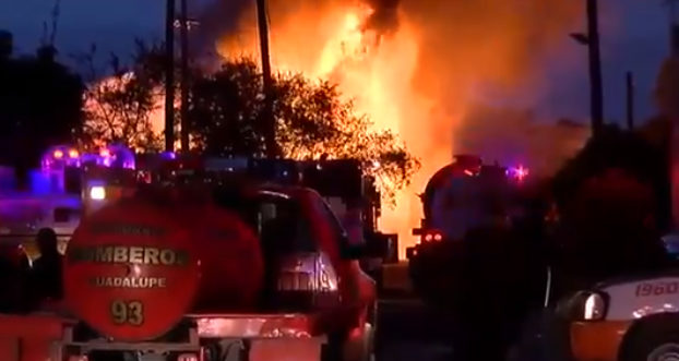 Explosión de tanques de combustible provoca desalojos en Nuevo León