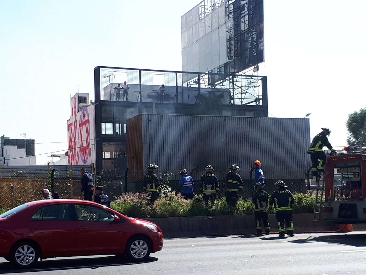 Incendio en vías entre Metro Xola y Villa de Cortés