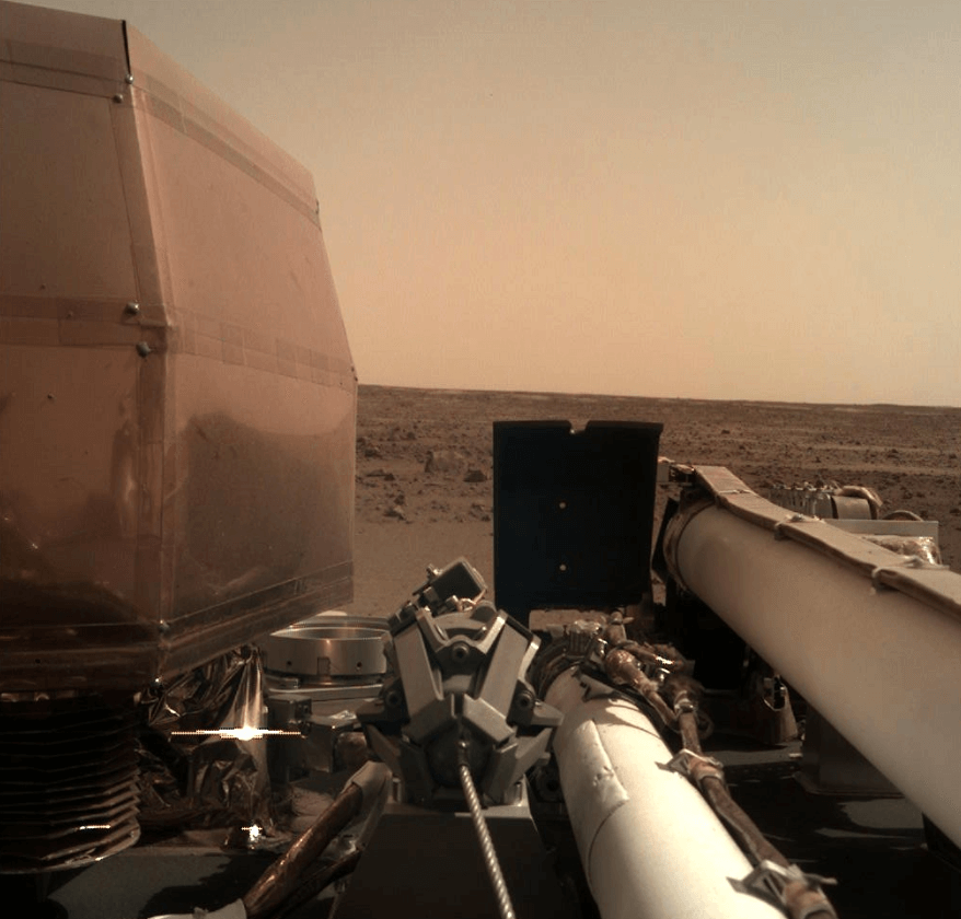 Insight envía primeras fotos de la superficie de Marte