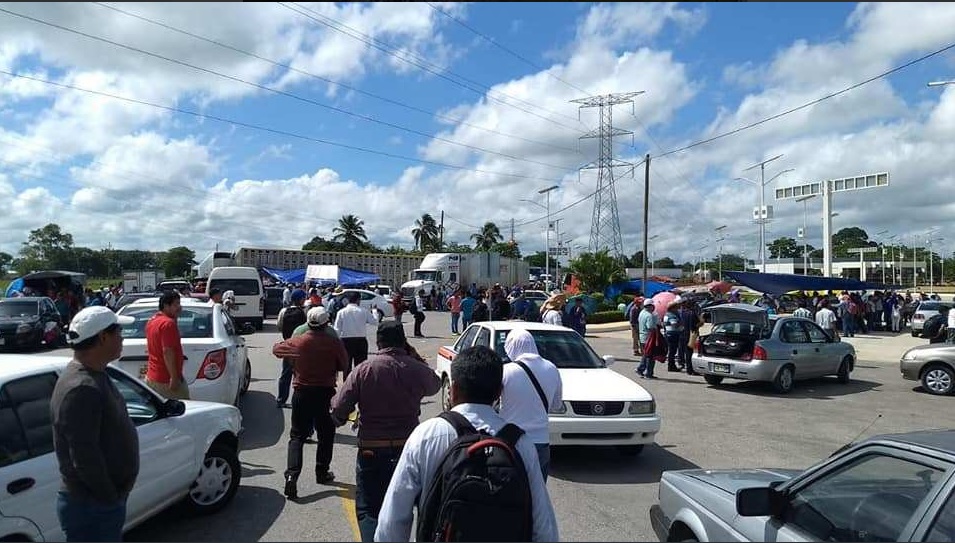 Integrantes de la CNTE bloquean siete puntos carreteros en Chiapas