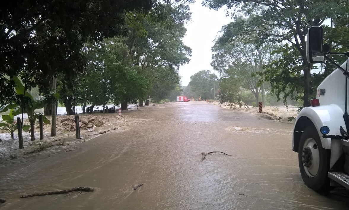 Inundación deja incomunicados a habitantes de Cárdenas, Tabasco