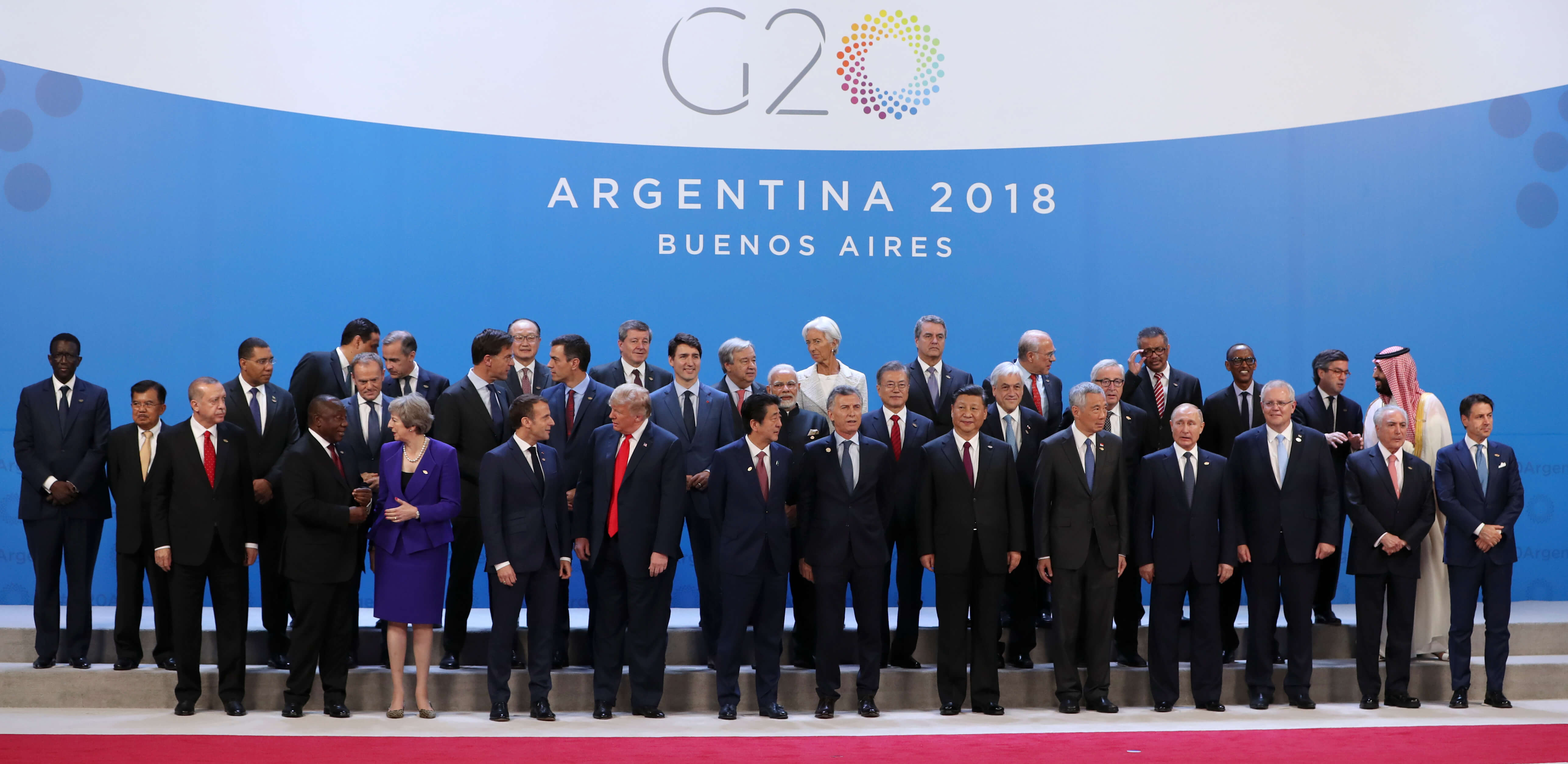 Peña Nieto asiste a Cumbre del G20, llega tarde a la foto
