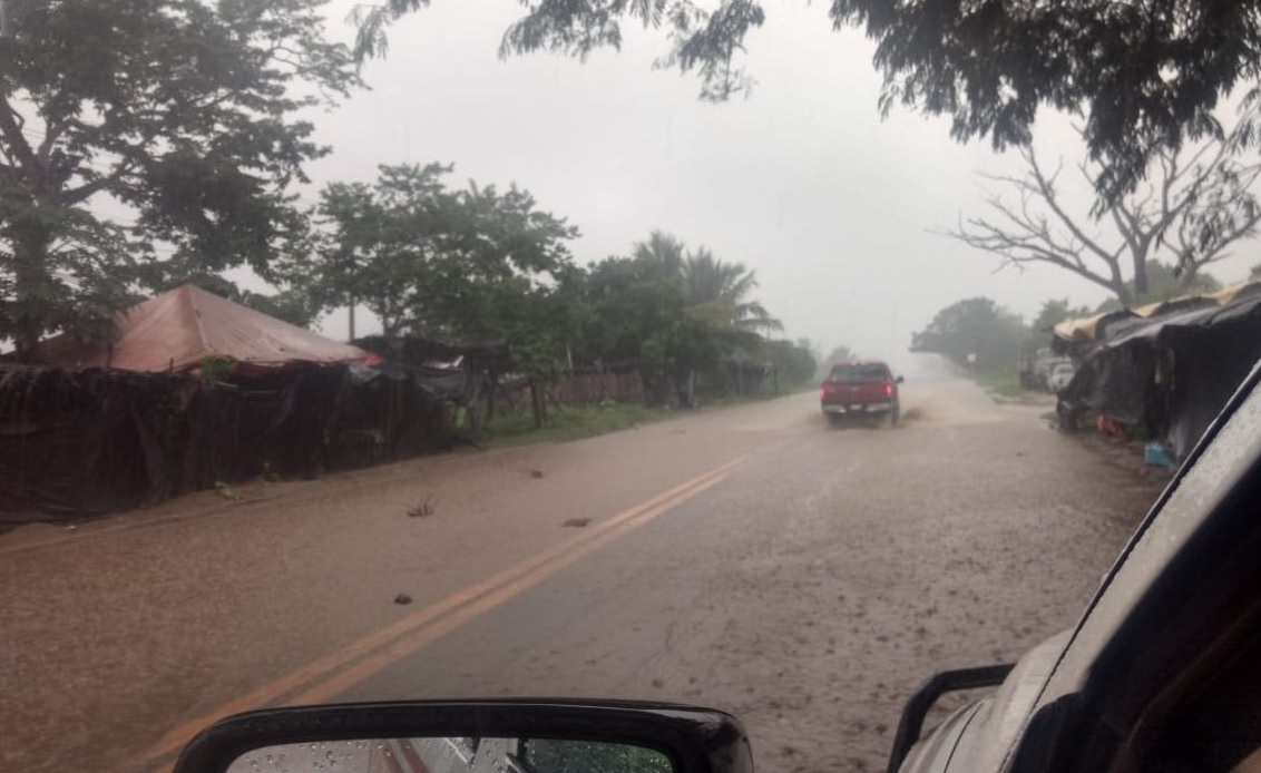 ‘Xavier’ provoca lluvias y aguanieve en zona volcánica de Colima