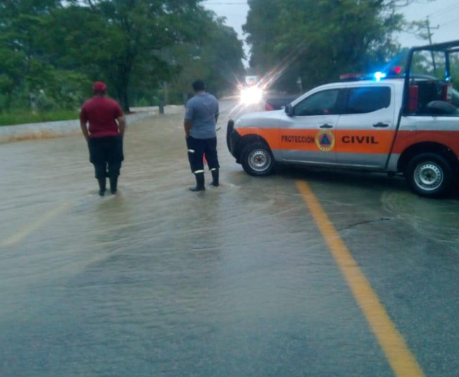 Lluvias del frente frío 12 inundan carretera Villahermosa-Teapa