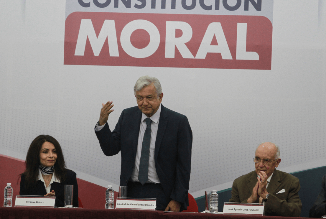 AMLO presenta convocatoria para Constitución Moral