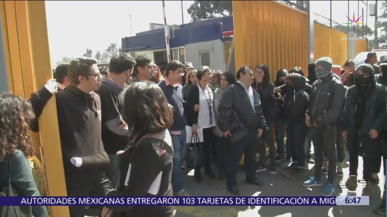 Se enfrentan estudiantes y paristas de prepa 2 UNAM