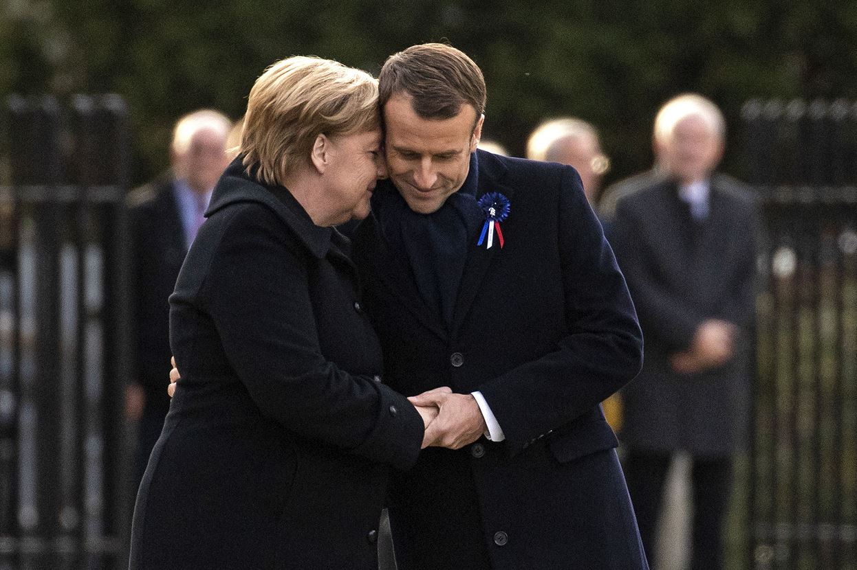 Histórico encuentro entre Macron y Merkel