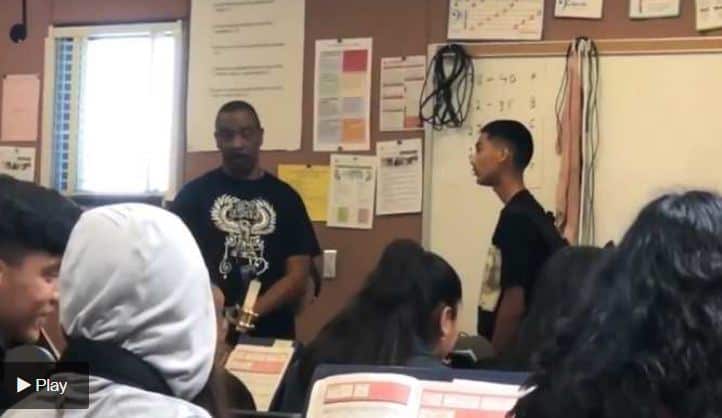 VIDEO: Maestro golpea a estudiante que le lanza insultos racistas