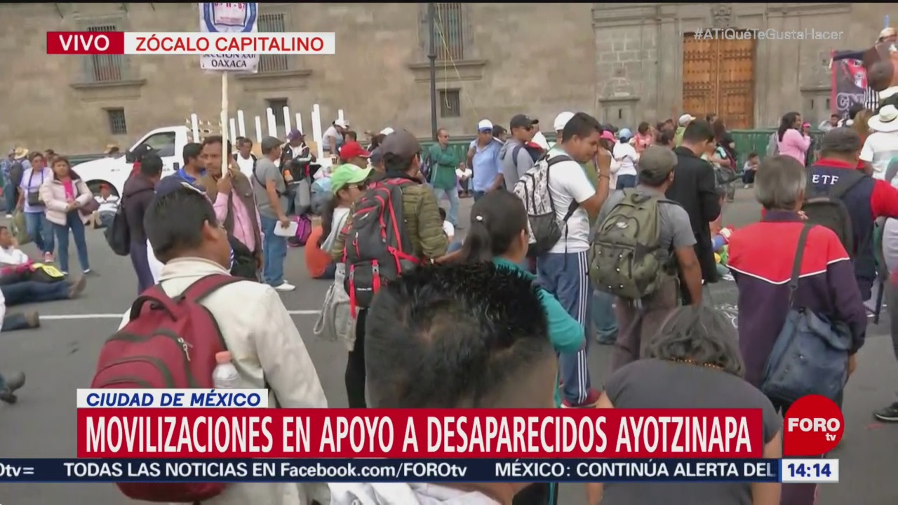 Manifestación por normalistas desaparecidos afecta tránsito en el Zócalo CDMX