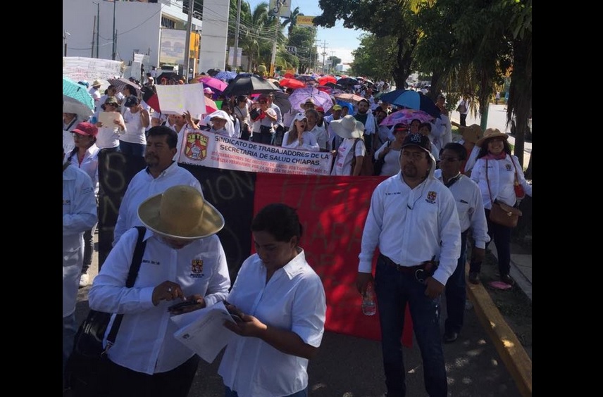 Marchan integrantes del sector Salud en Chiapas; exigen pagos atrasados