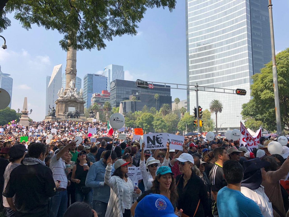 Marchan del Ángel al Zócalo contra cancelación de aeropuerto en Texcoco