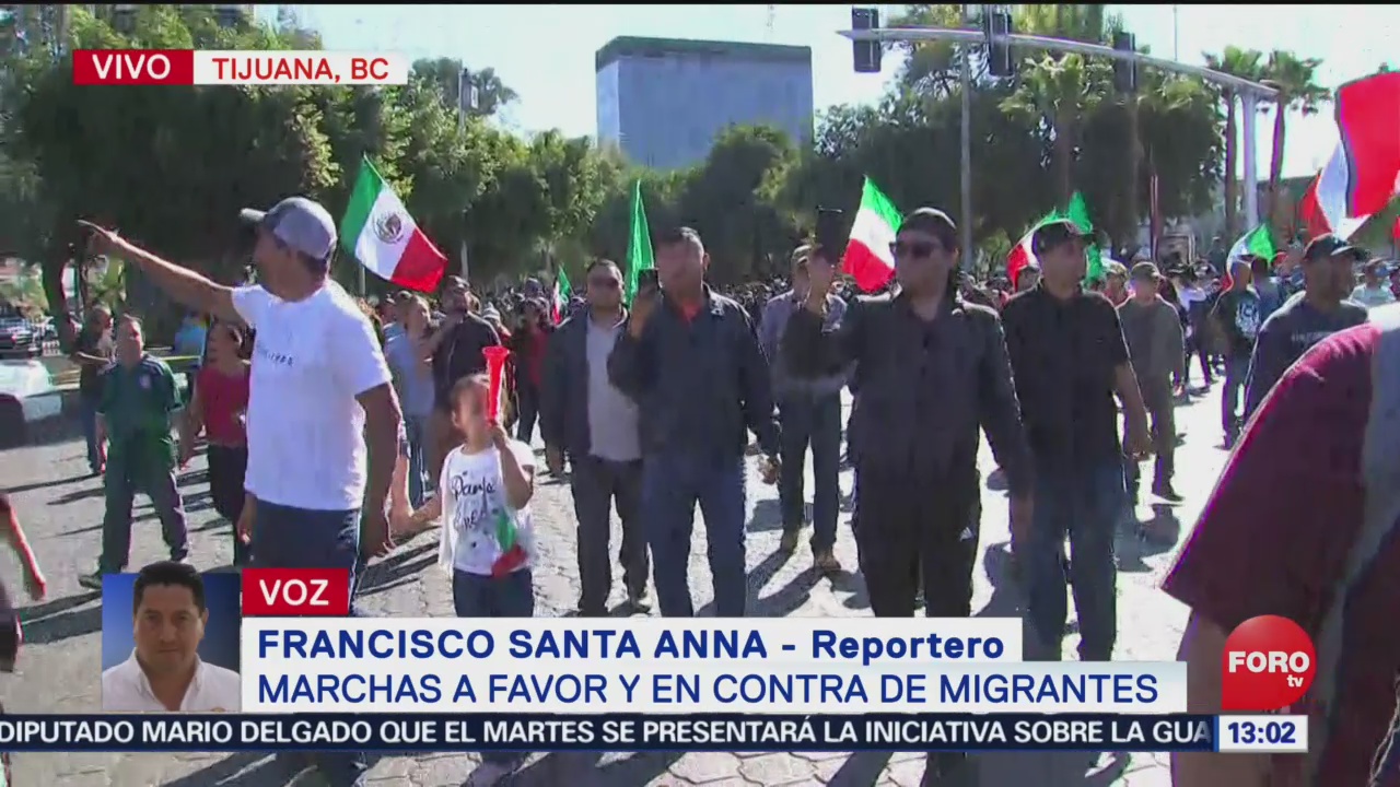 Marchan a favor y en contra de migrantes en Tijuana