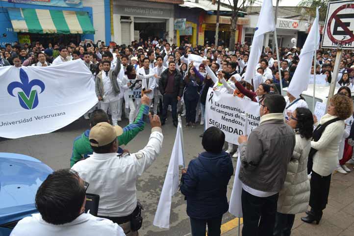 Marchan en Veracruz por asesinato de Valeria Cruz Medel