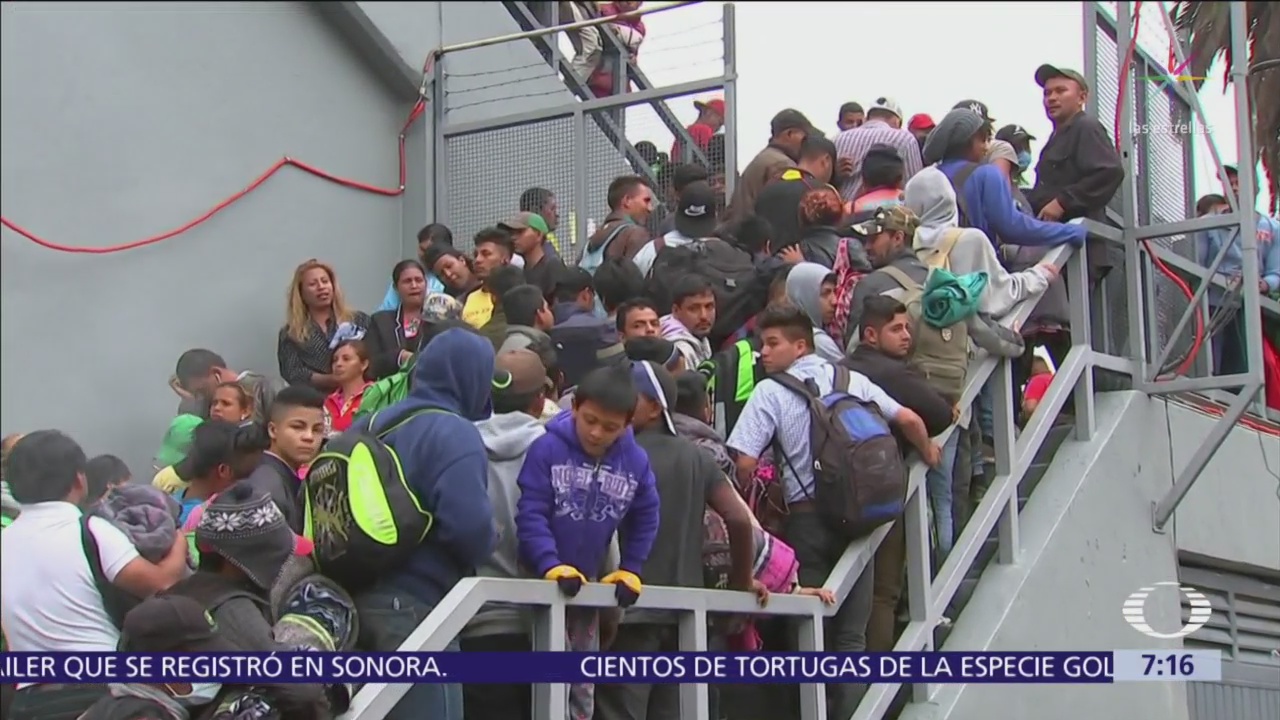 Migrantes de primera caravana que entró a México llegan a CDMX