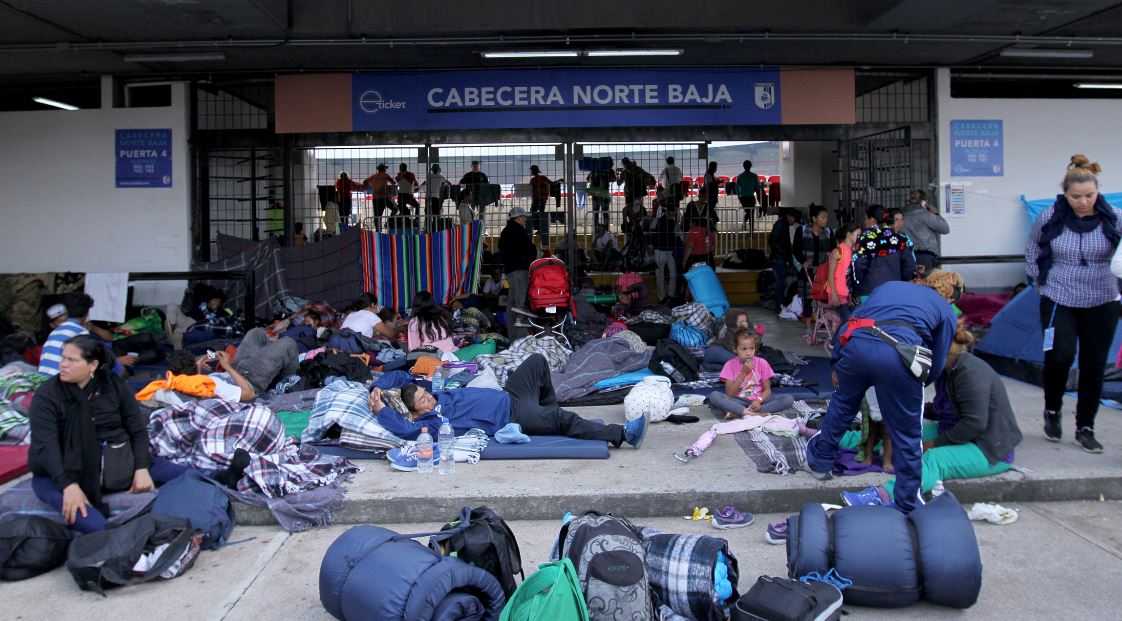 Miles de migrantes realizan una parada en Querétaro