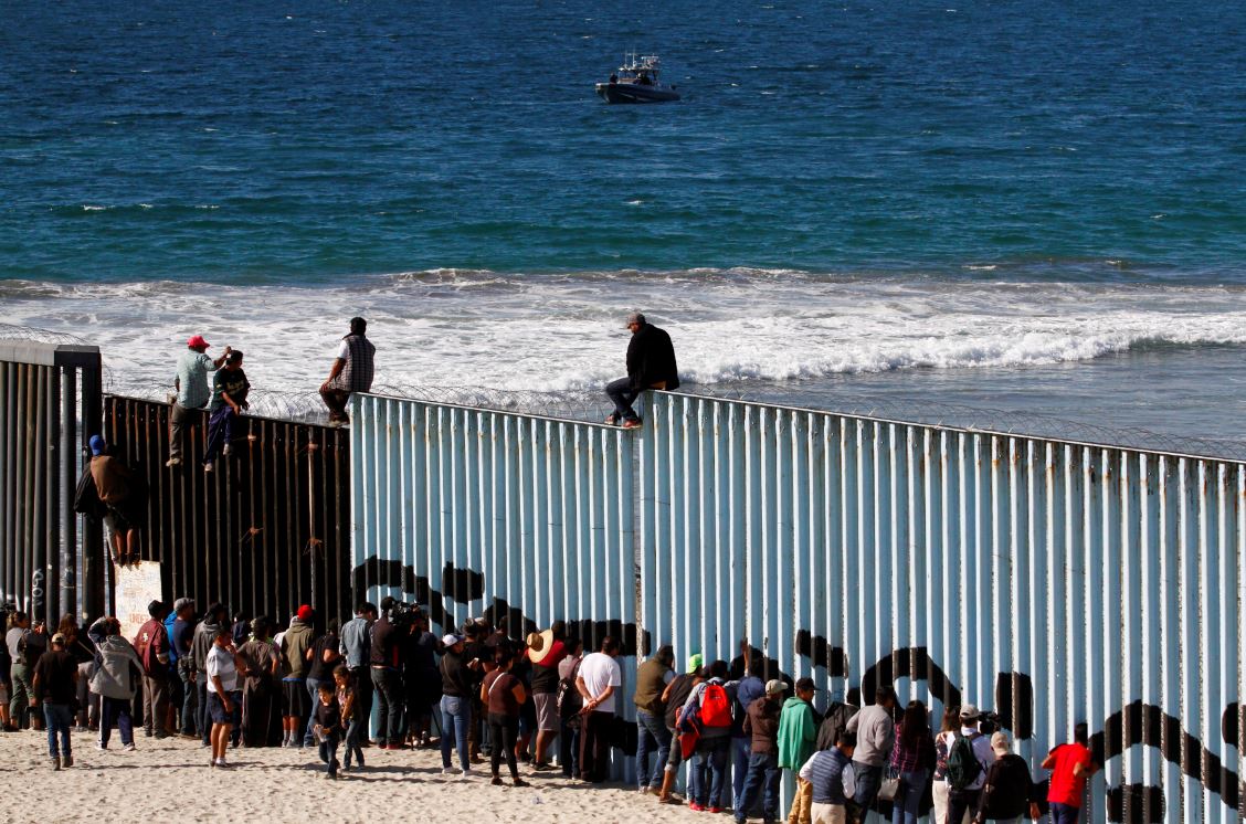 Surgen tensiones entre vecinos de Tijuana y migrantes centroamericanos