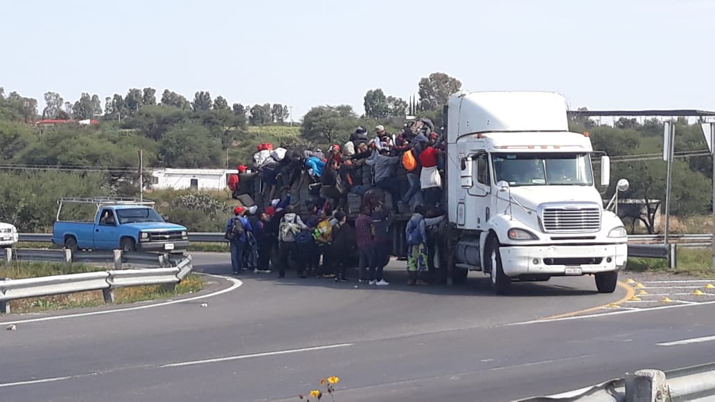 Jalisco recibe a caravana migrante; instalan albergue en auditorio Benito Juárez