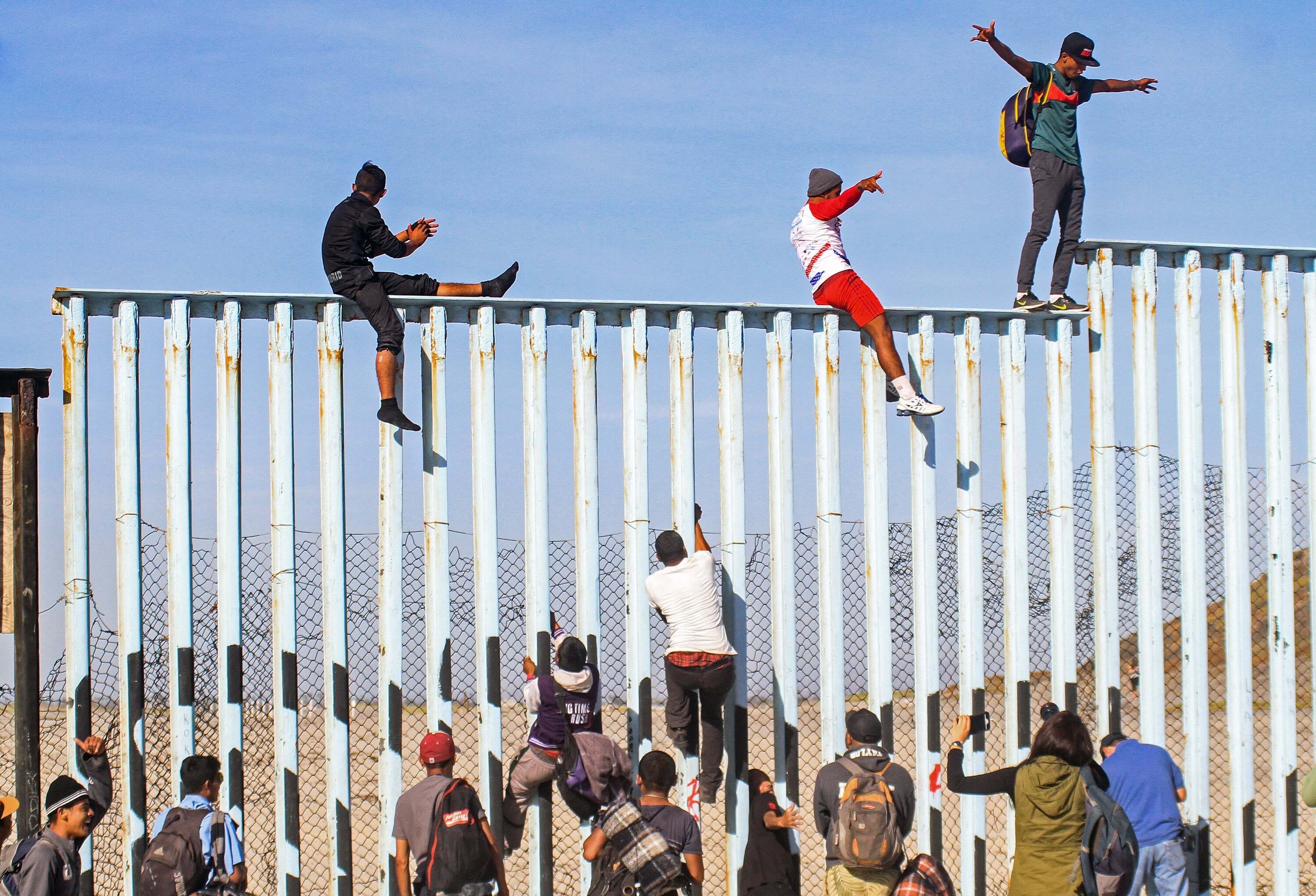 Migrantes Llegan A Frontera De Tijuana Otros Están En Cdmx N