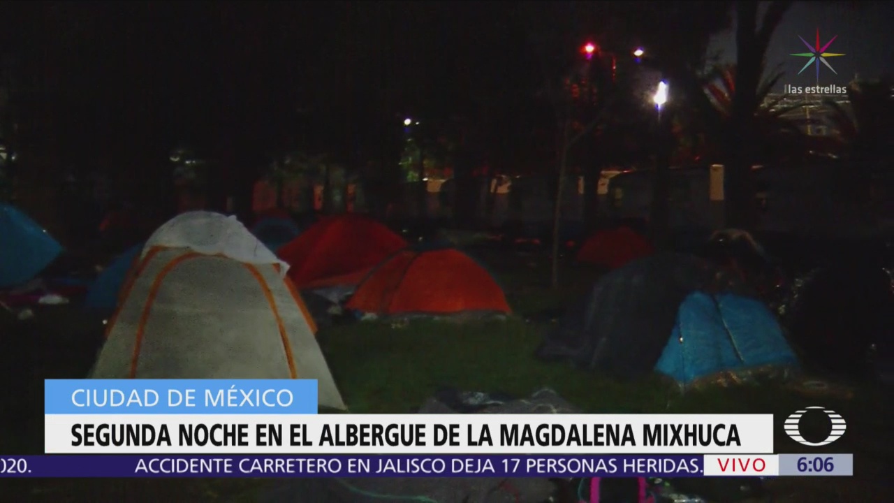 Migrantes pasan segunda noche en albergue de la Magdalena Mixhuca