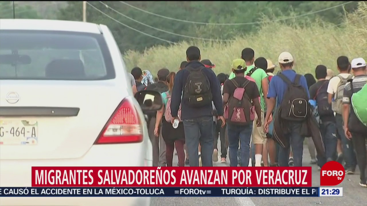 Migrantes salvadoreños avanzan por Veracruz