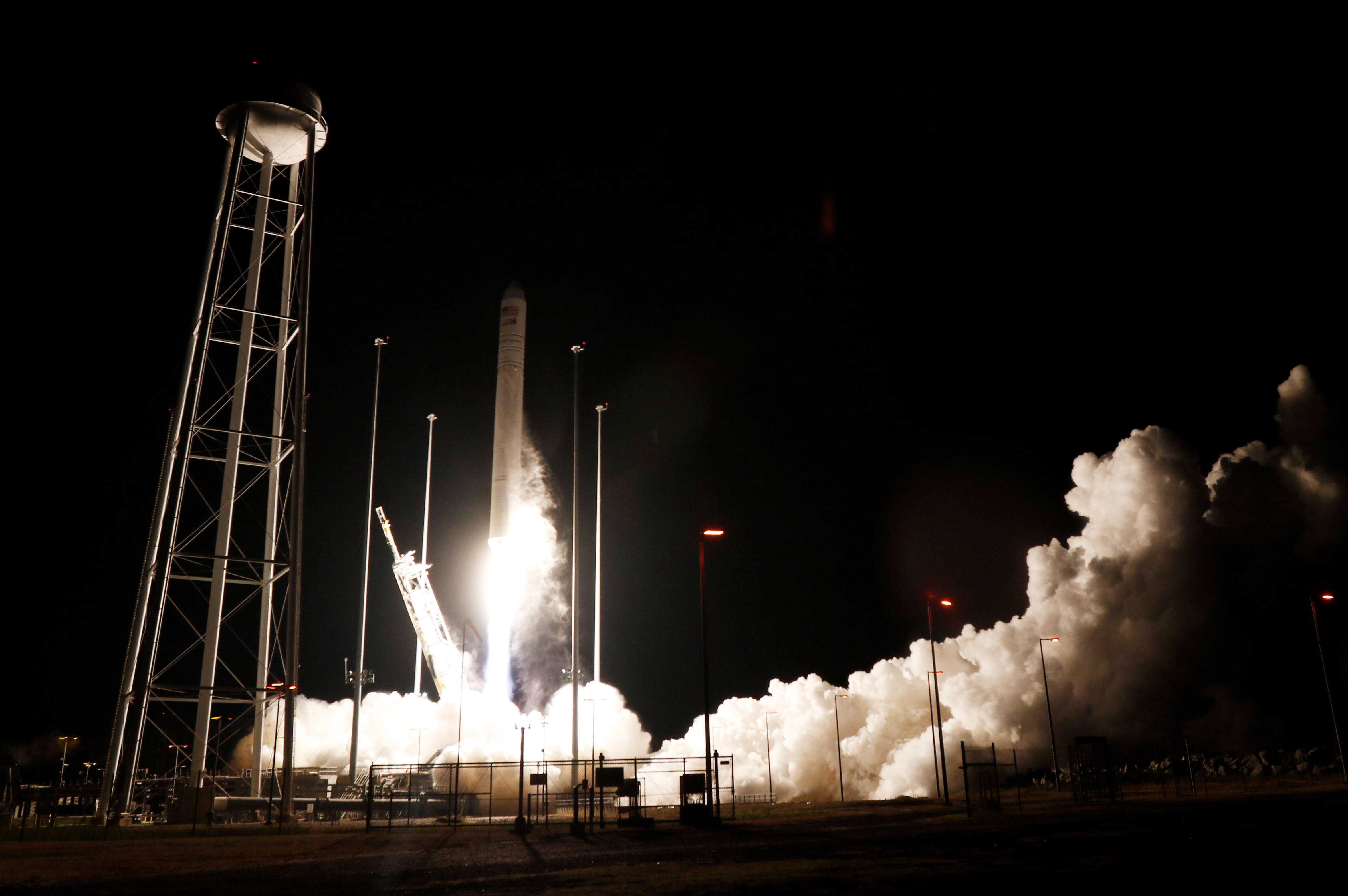 NASA lanza cohete Antares hacia EEI con varios experimentos