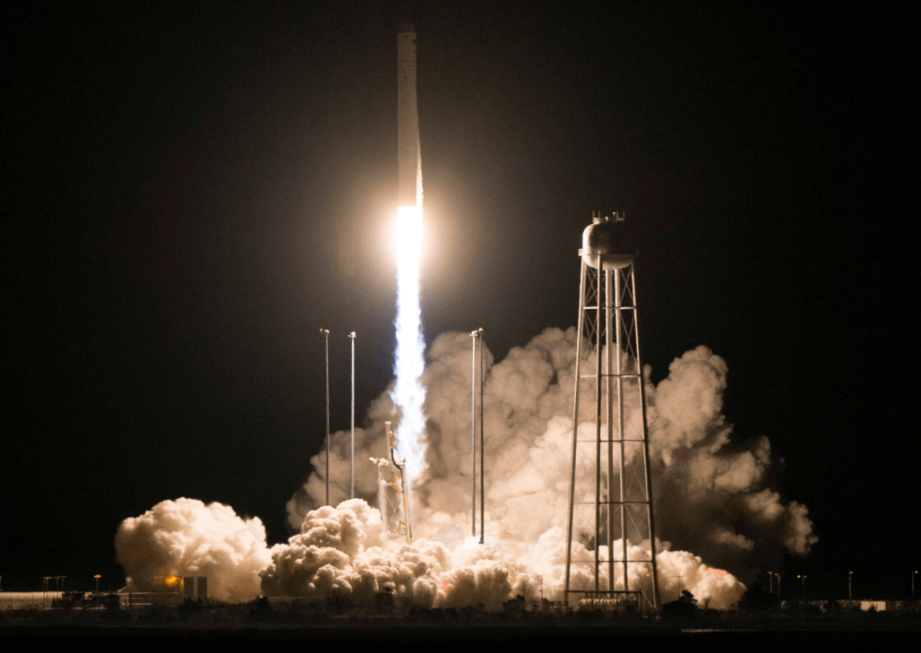 NASA lanza cohete Antares hacia EEI con varios experimentos