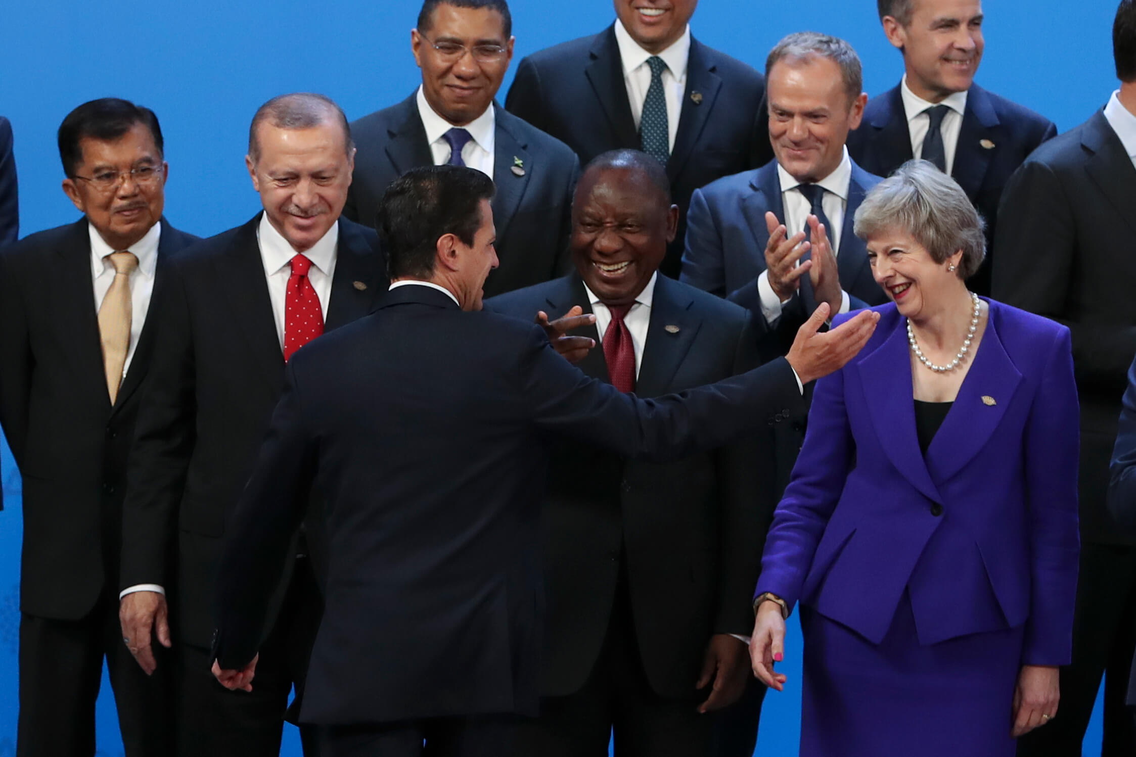 Peña Nieto asiste a Cumbre del G20, llega tarde a la foto