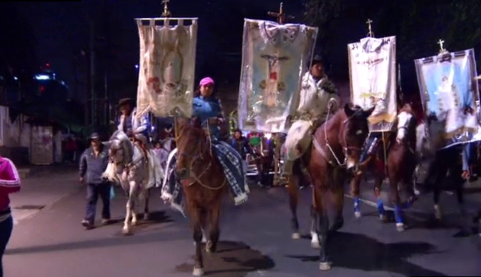 Peregrinos de Iztapalapa realizan cabalgata hacia la Basílica