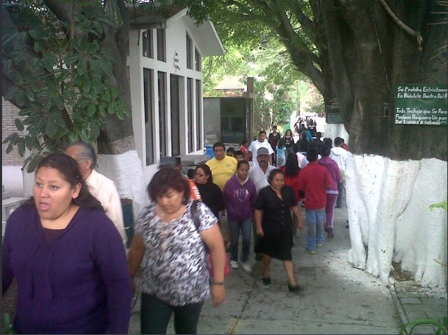 Población de Puebla visita 410 panteones en Día de Muertos
