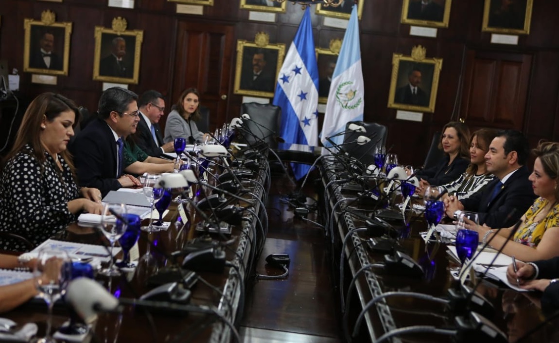 Honduras y Guatemala acuerdan investigar a responsables de caravanas migrantes y aplicar la ley