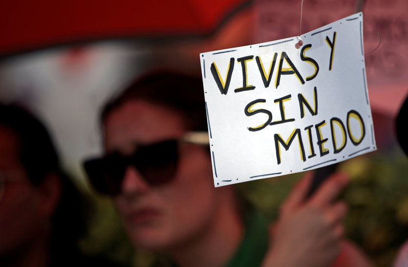 mujeres latinoamericanas marcha violencia machista protesta