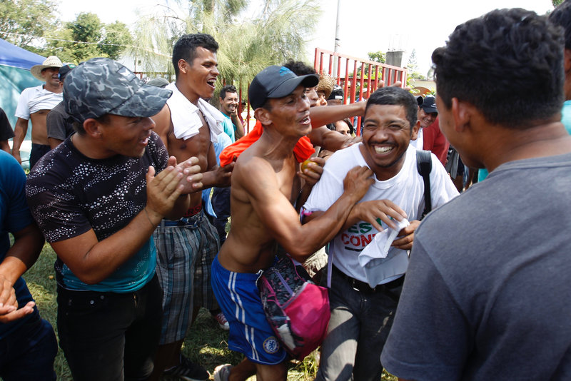 Censan a integrantes de la caravana de salvadoreños en Oaxaca