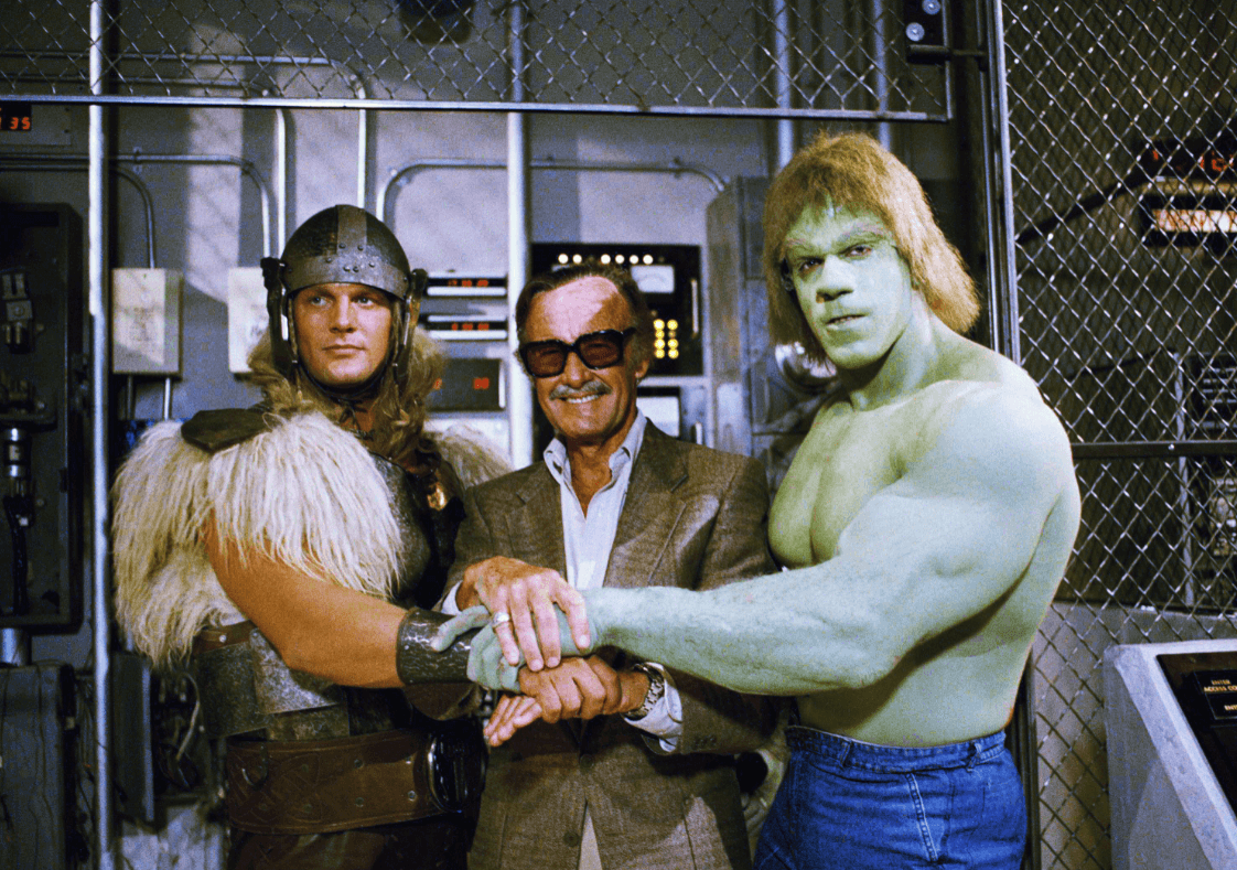 Stan Lee con los intérpretes de Thor y Hulk. (AP, archivo) 