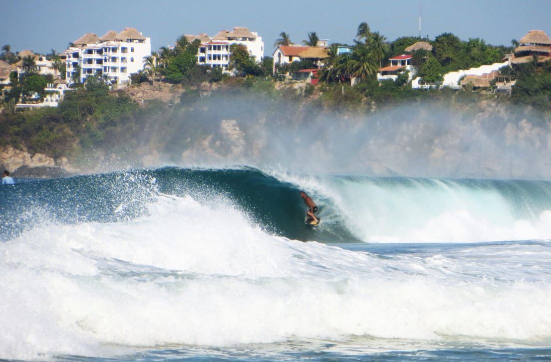 Realizan Torneo Internacional de Surfing en Puerto Escondido