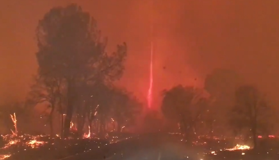 Tornado de fuego se forma en incendio Camp Fire California