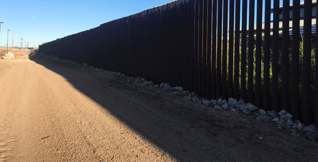 Trump insiste en muro completo en frontera con México