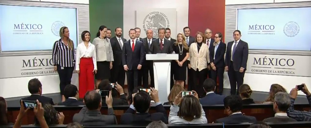 Colaboradores de Presidencia agradecen a Peña Nieto apoyo durante el sexenio