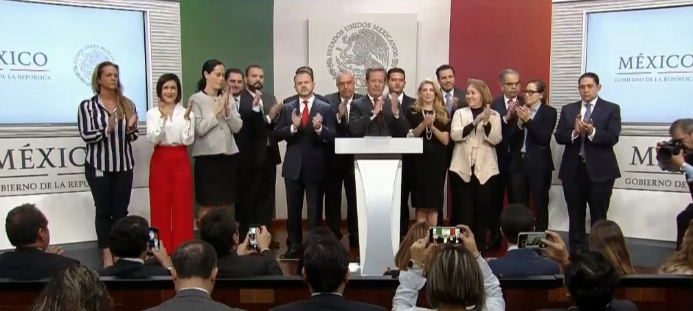 Colaboradores de Presidencia agradecen a Peña Nieto apoyo durante el sexenio