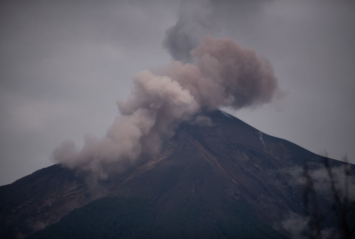 Volcán de Fuego de Guatemala entra en su cuarta erupción de 2018