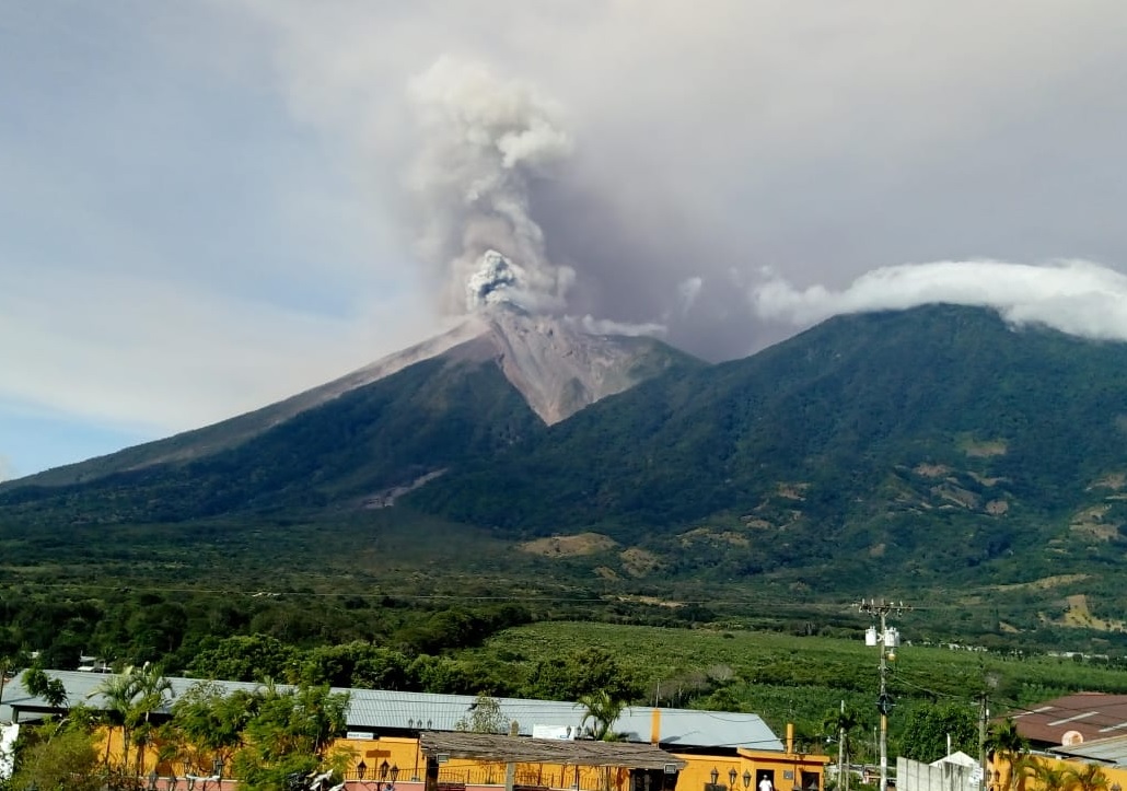 volcán Fuego Guatemala; alerta Chiapas posible caída ceniza