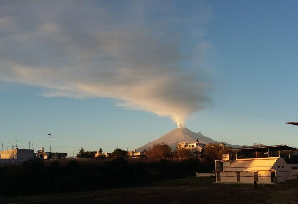 Volcán Popocatépetl emite 113 exhalaciones y ceniza