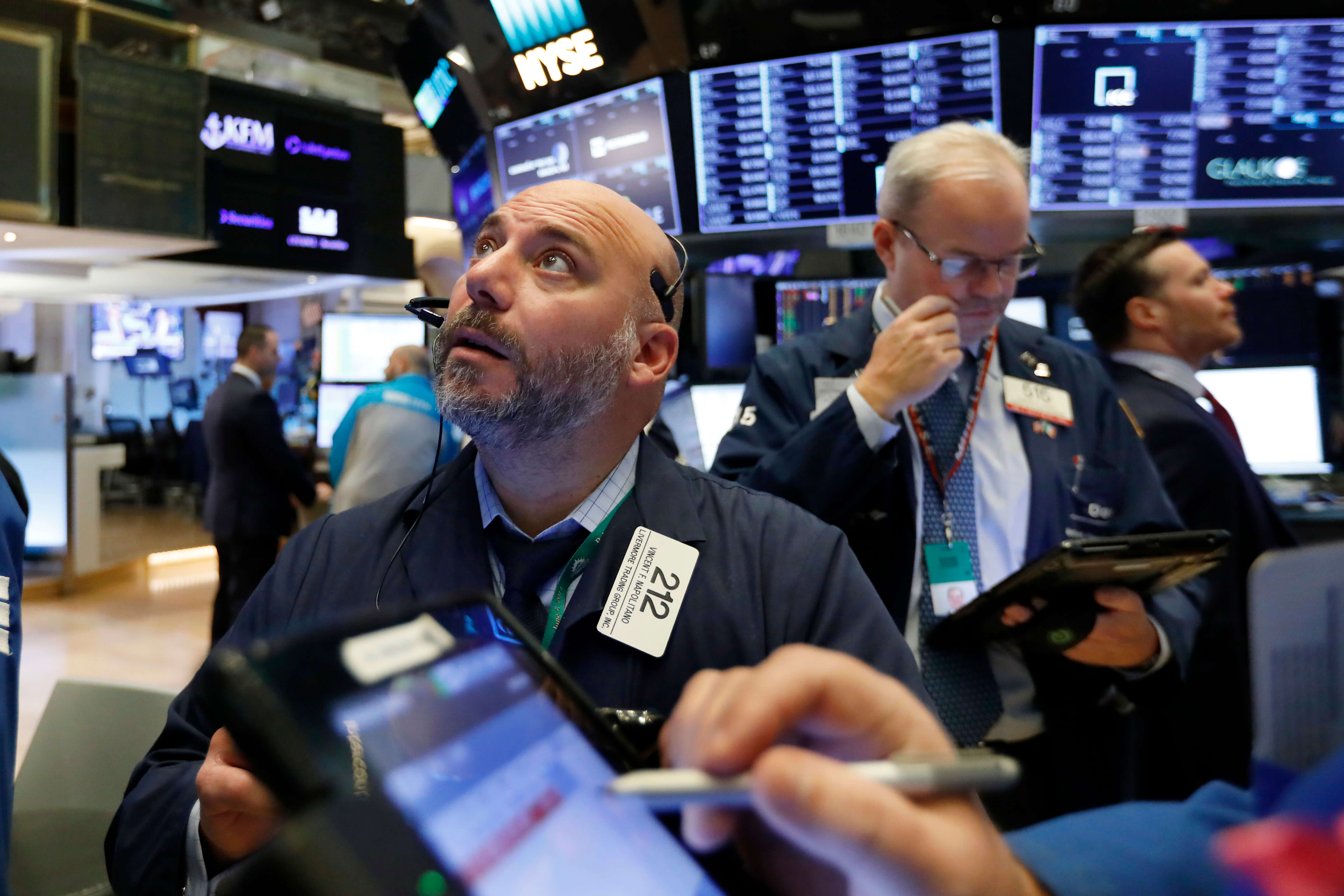 Acciones Wall Street caen por debilidad del sector tecnológico