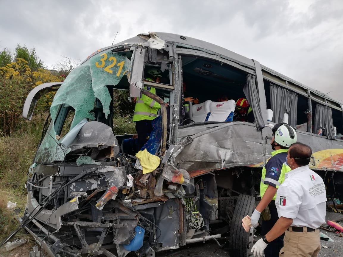 Se accidenta autobús de equipo femenil de basquetbol de Guanajuato