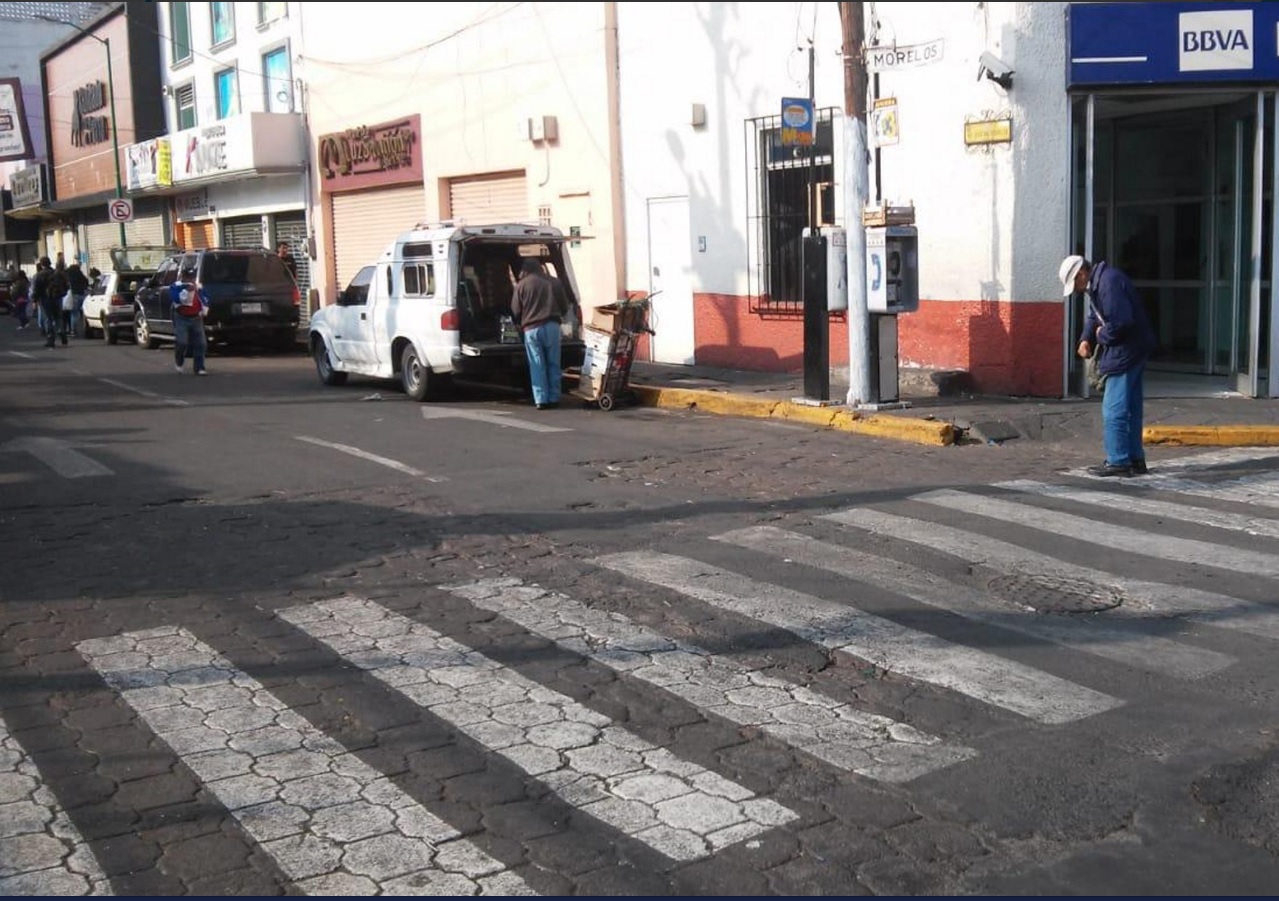 Xochimilco libera espacios públicos de cacharros