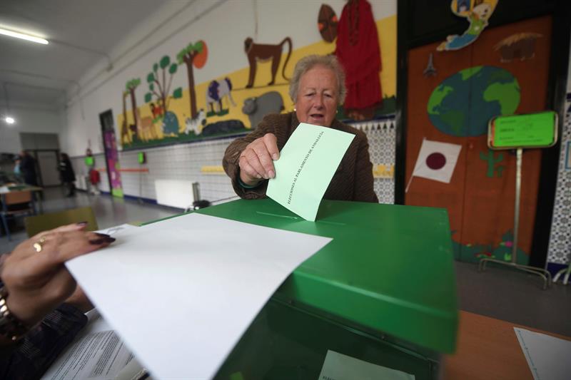 Abren colegios electorales en Andalucía, España, para comicios regionales