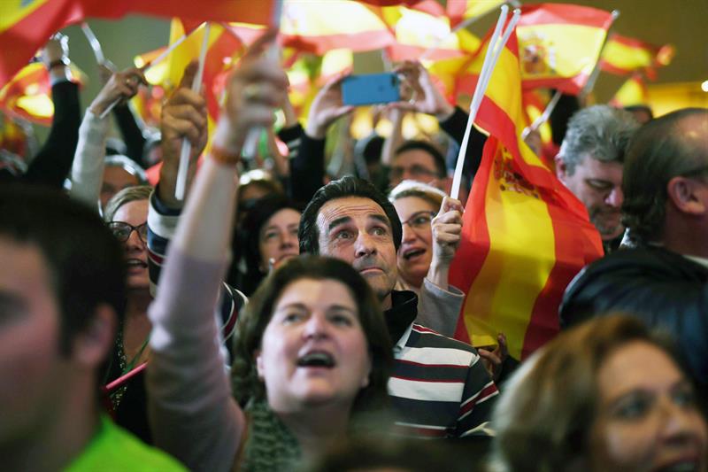 Izquierda pierde mayoría en Andalucía y ultraderecha irrumpe con fuerza