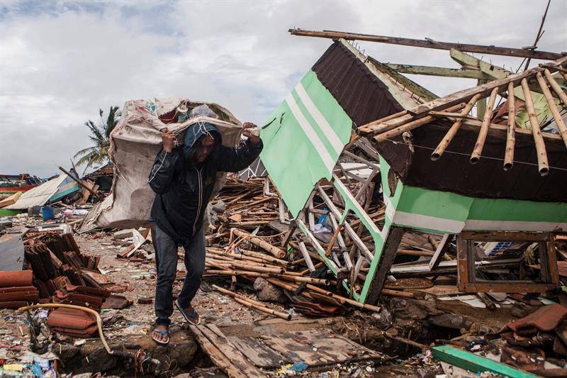 Indonesia deja en 426 el número de muertos por el tsunami
